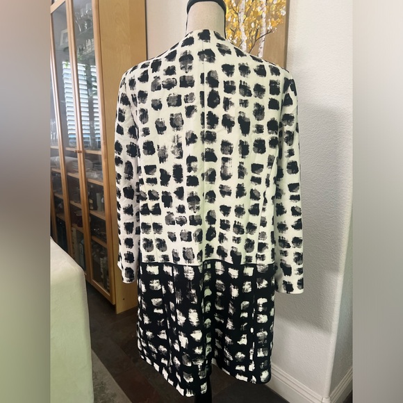 Kasper - b&w large modern check design long blazer - Picture 5 of 11